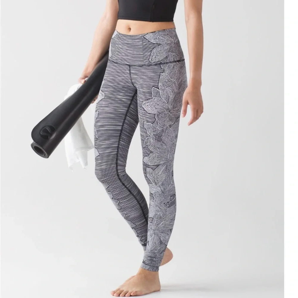 Lululemon Wunder Under Pant (Hi-Rise)
Dottie Tribe White Black - Picture 1 of 6